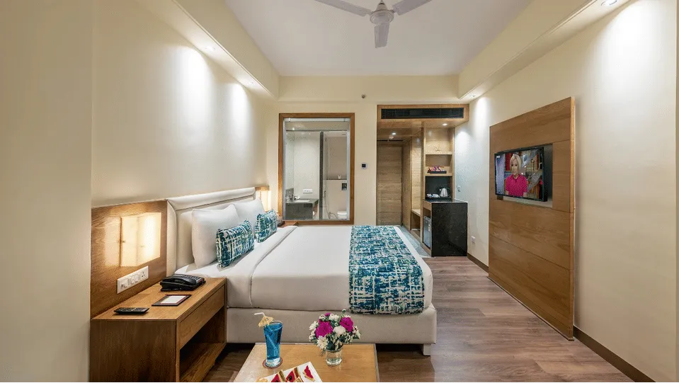 Club King Room